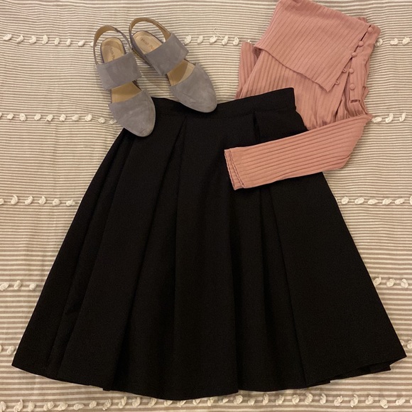 Rue21 Dresses & Skirts - Black A-Line Midi Skirt